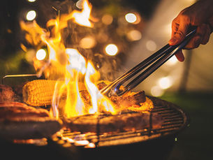 Du liebst BBQ & Grill? Dann erfährst du hier, wie du rechtlich richtig grillst.